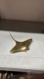 Statuetta Manta / Razza in Bronzo Dorato 13x12