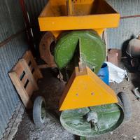 Mulino macina cereali per trattore