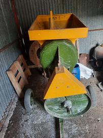 Mulino macina cereali per trattore