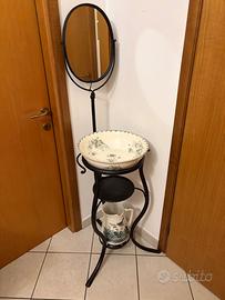 Lavatoio con specchio ‘800 e ceramiche R. Ginori