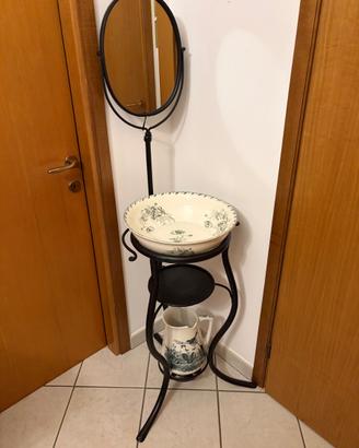 Lavatoio con specchio ‘800 e ceramiche R. Ginori