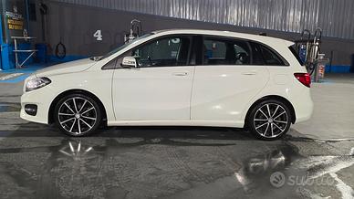 MERCEDES B 180 d Sport 2016 gancio di traino