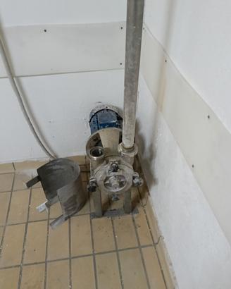 Elettropompa autoadescante