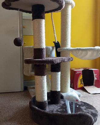 Castello per gatto con tiragraffi a due livelli