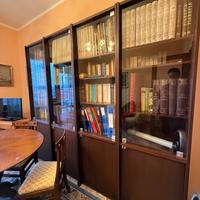 Libreria in legno massello in perfette condizioni