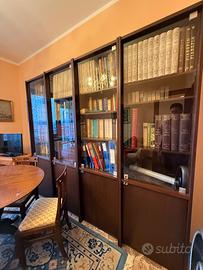 Libreria in legno massello in perfette condizioni