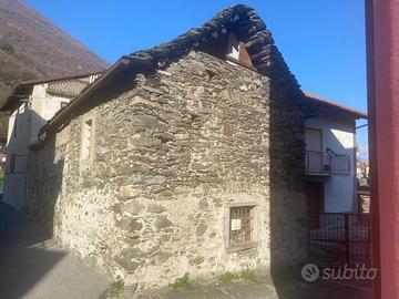 Rustico di 50 mq su due livelli in paese