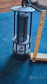 Vecchia lampada da minatore