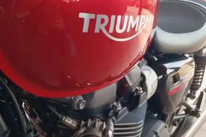 Triumph street twin 