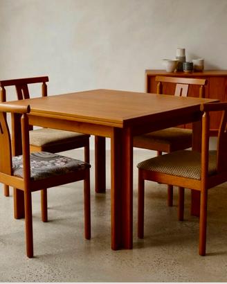 Salotto completo in legno con tavolo