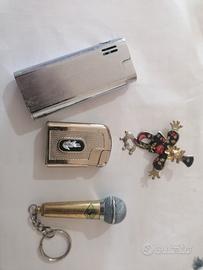 articoli accendini + spilla