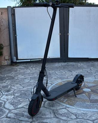 Monopattino elettrico MI Electric scooter pro 2