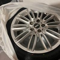 Cerchi e gomme invernali r17 mini Cooper f56
