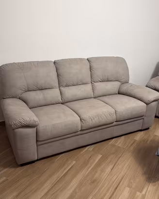 due divani quasi nuovi