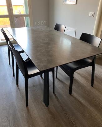 TAVOLO DA PRANZO MODERNO