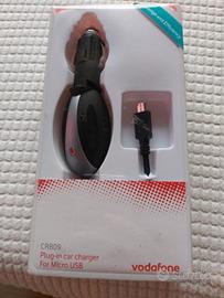 Caricabatterie da auto originale Vodafone CRB09.
