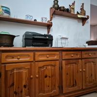 Mobile in legno quattro ante e quattro cassetti.