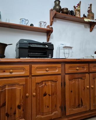 Mobile in legno quattro ante e quattro cassetti.