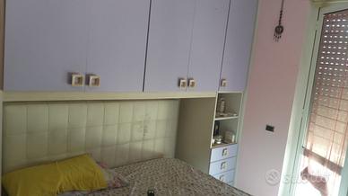 Camera da letto completa di mobili