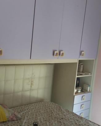 Camera da letto completa di mobili