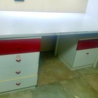 Scrivania e 2 cassettiere