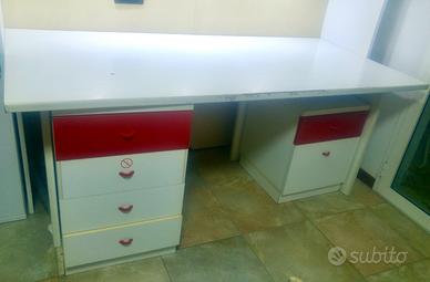 Scrivania e 2 cassettiere