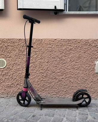 Monopattino a spinta pieghevole in alluminio