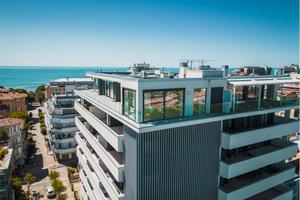 PRESTIGIOSO ATTICO TRICAMERE SU DUE LIVELLI