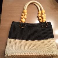 Borsa fatta interamente a mano