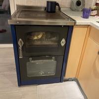 Stufa a legna economica con giro fumi e forno illu