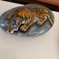 Sasso dipinto a mano: la tigre