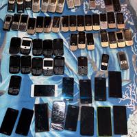 Lotto cellulari vintage e smartphone  – 61 pezzi