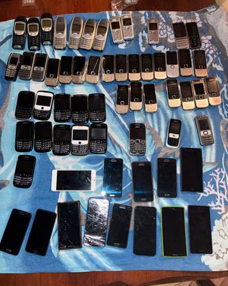 Lotto cellulari vintage e smartphone  – 61 pezzi