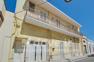 Appartamento di 213 m² con più di 5 locali e box a