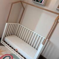 Lettino forma di casa trasformabile e materasso
