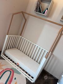 Lettino forma di casa trasformabile e materasso