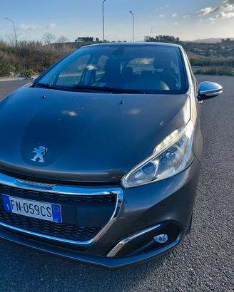 Peugeot 208 Allure-Full Optional         67.503 km