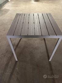 Tavolo da esterno