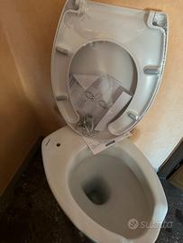 Water rialzato con copri tazza