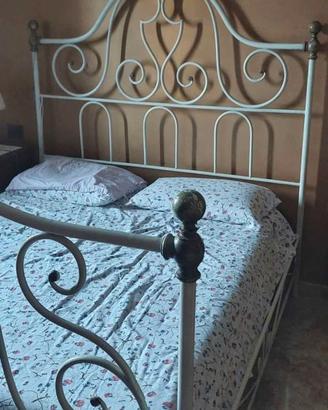 Letto matrimoniale in ferro battuto