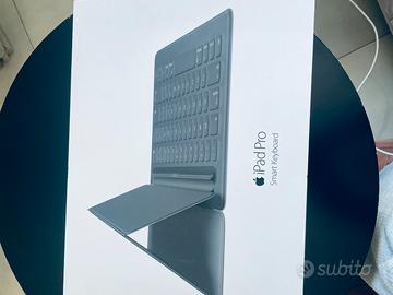 Smart keyboard apple
