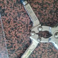 Tenaglia per castrare i vitelli 