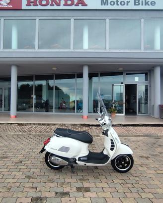 Piaggio Vespa 300 GTS Super ABS