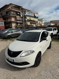 Lancia Ypsilon 1.0 FireFly 5 porte S&S Hybrid Ecoc