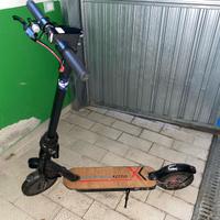 Monopattino Elettrico Kronos 2.0 Usato