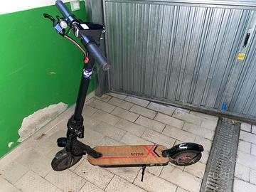 Monopattino Elettrico Kronos 2.0 Usato