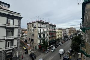 Appartamento di 4 vani e accessori con terrazzo.