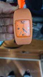 Orologio mai usato e funzionante arancione