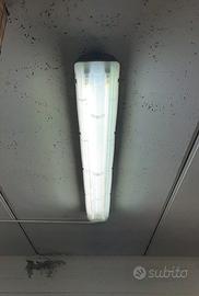 Plafoniera 160 cm con doppio tubo neon.