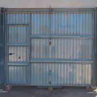 Serranda basculante con porta